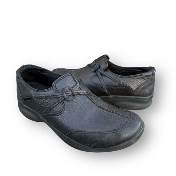 Clarks In Motion Kick Black Leather Slip on Loafers Shoes Women's size 8 - Picture 3 of 15